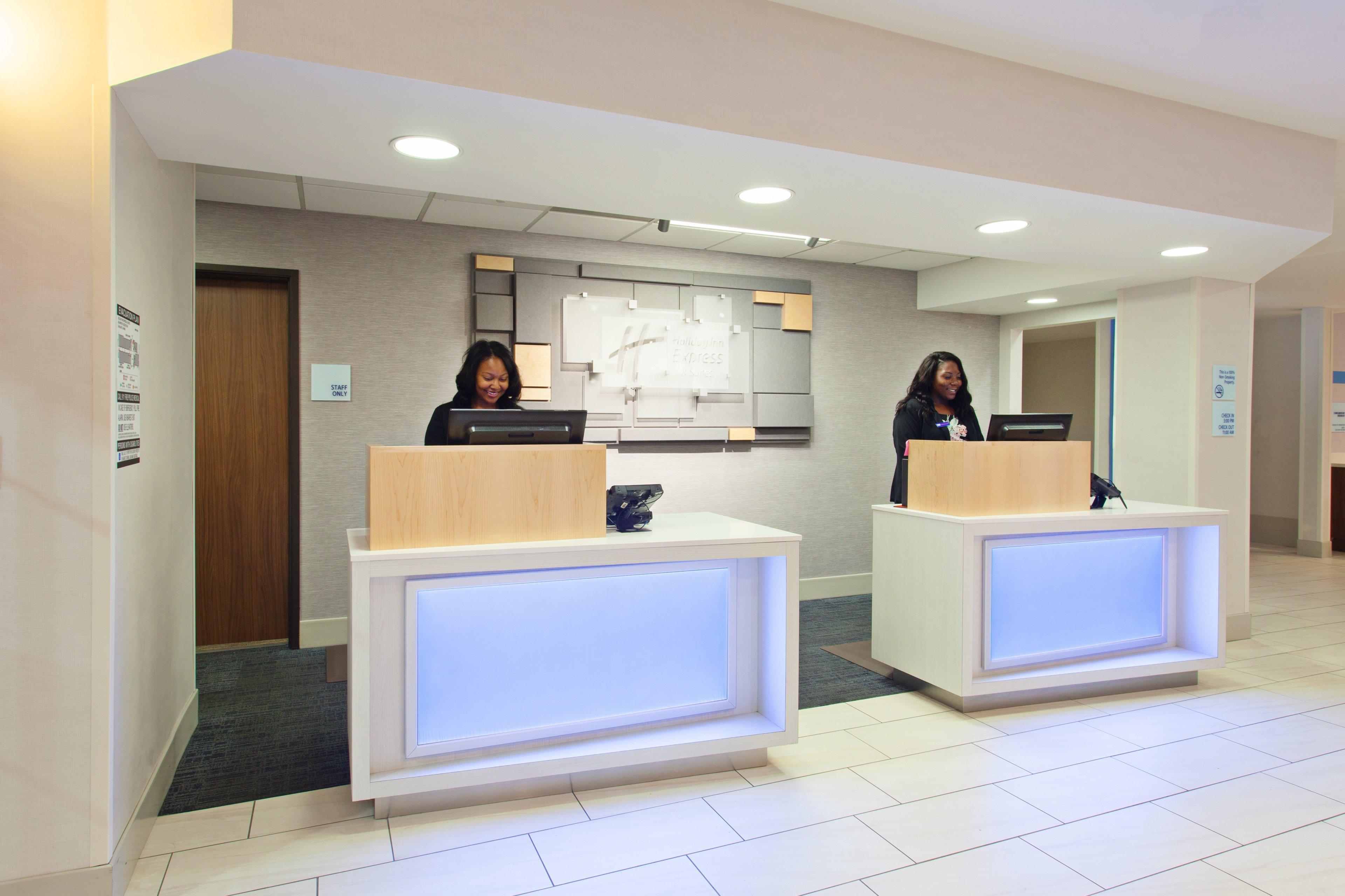 Holiday Inn Express & Suites Oakland - Airport By Ihg Exterior foto