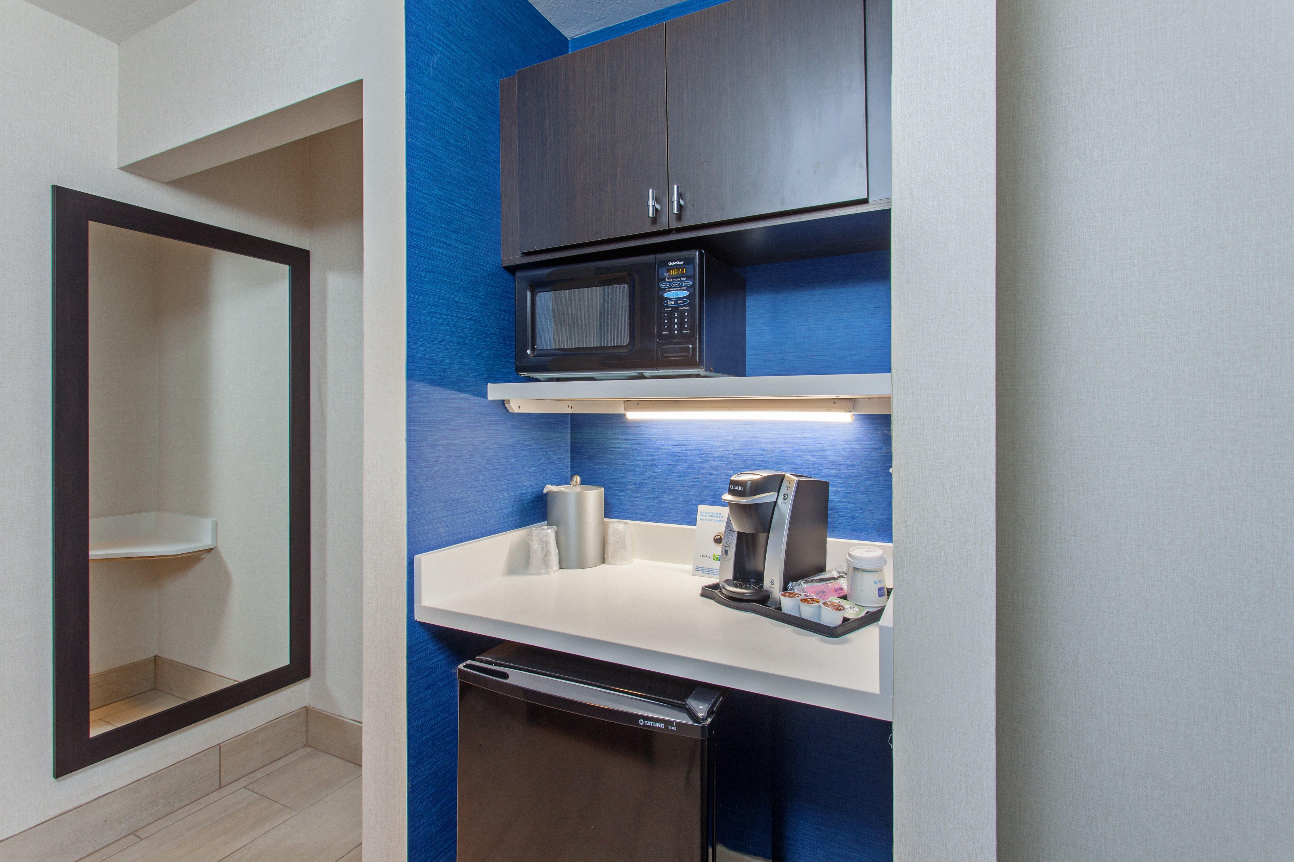 Holiday Inn Express & Suites Oakland - Airport By Ihg Exterior foto
