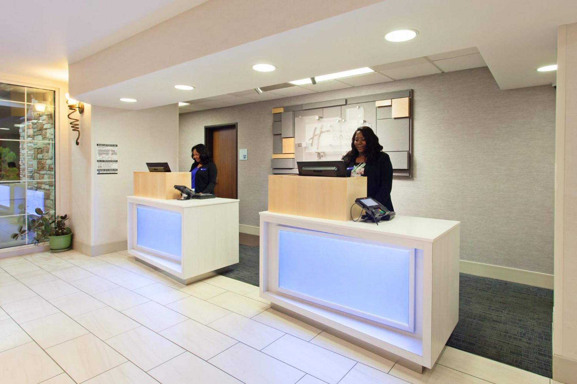 Holiday Inn Express & Suites Oakland - Airport By Ihg Exterior foto