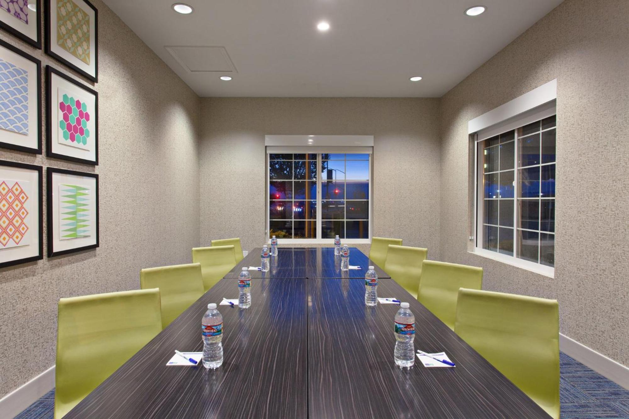 Holiday Inn Express & Suites Oakland - Airport By Ihg Exterior foto