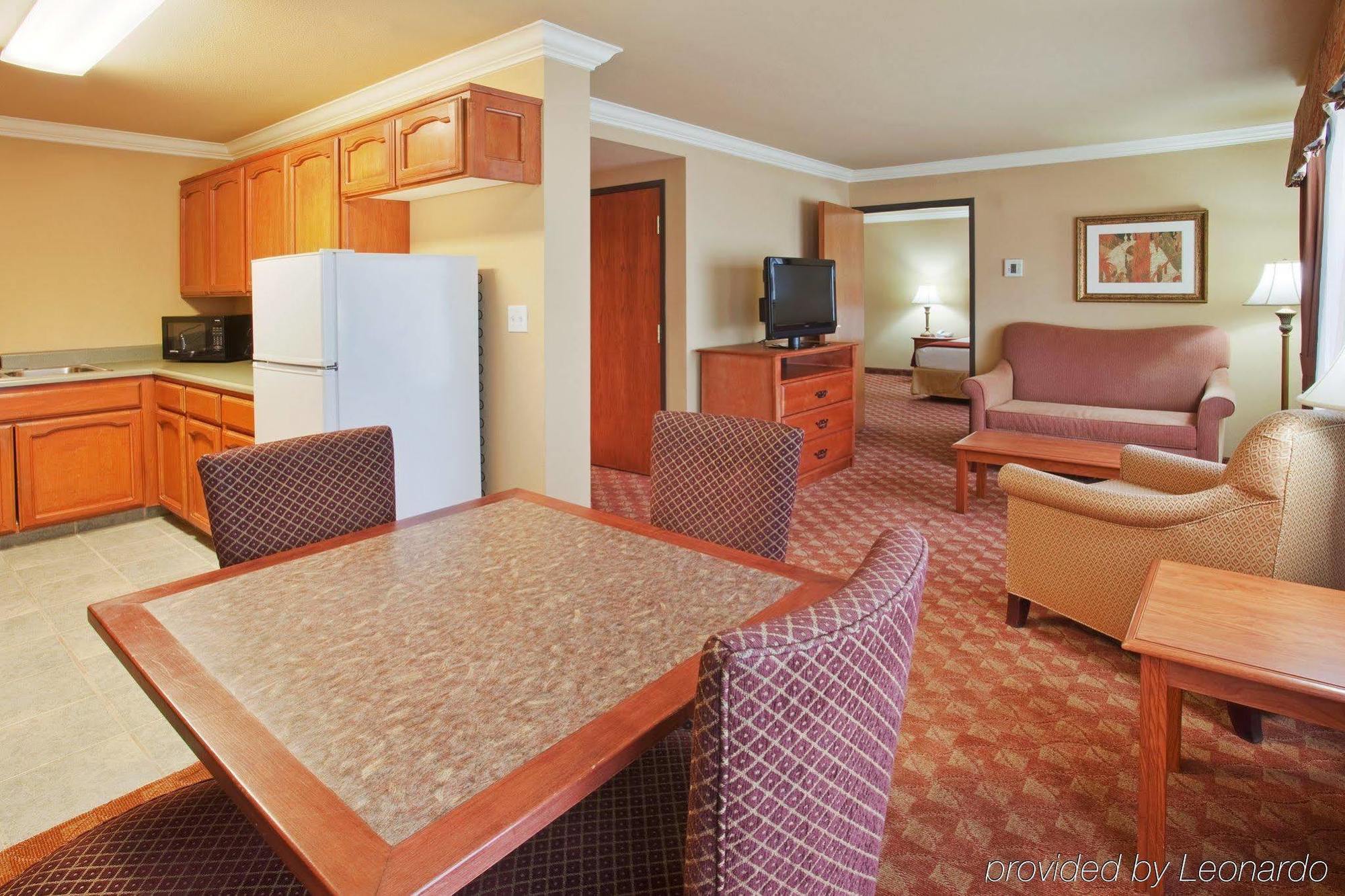 Holiday Inn Express & Suites Oakland - Airport By Ihg Exterior foto